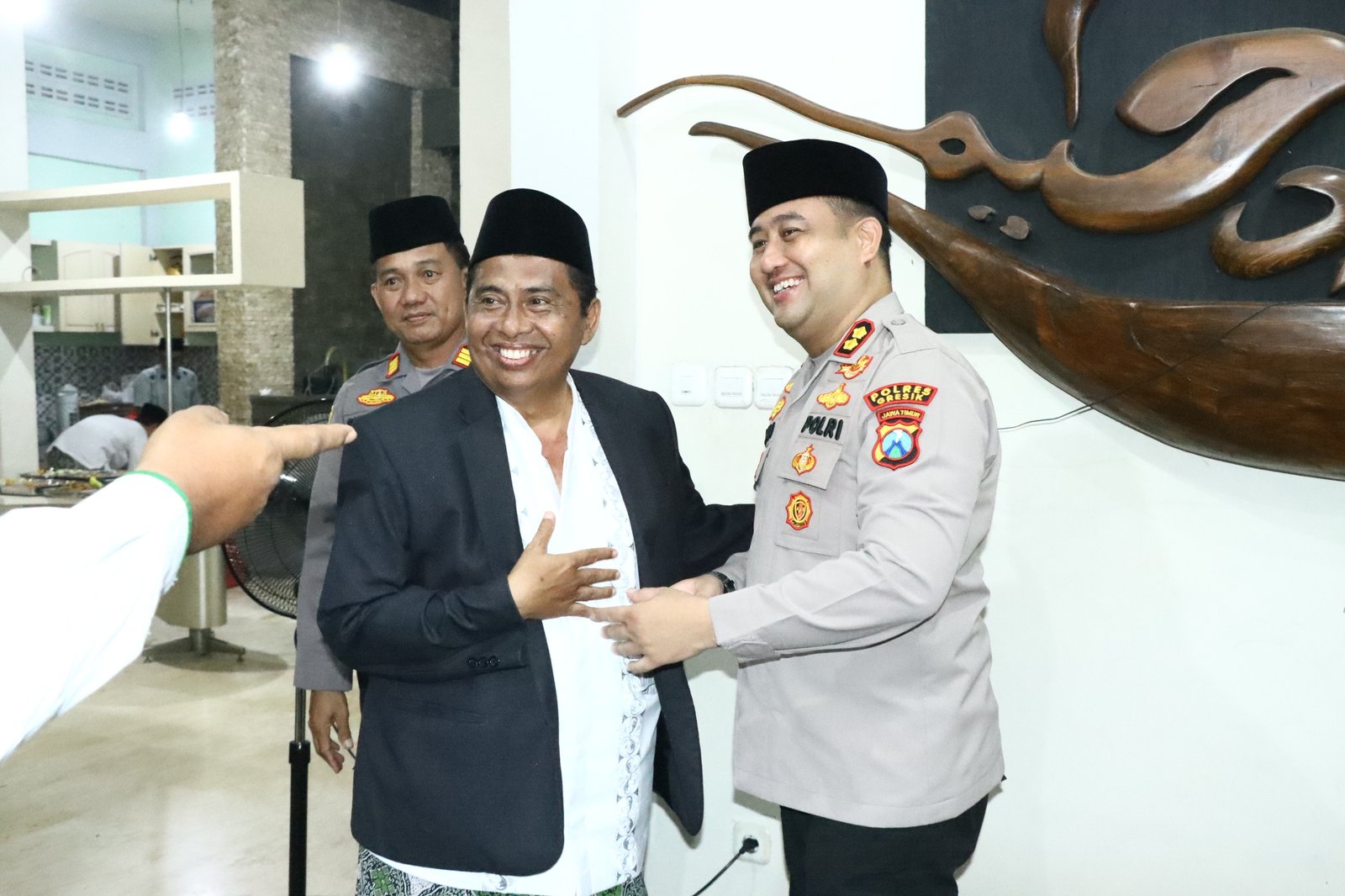 Kapolres Gresik Hadiri Darul Ihsan Bersholawat dan Halal Bihalal, Perkuat Sinergi Ulama dan Polri