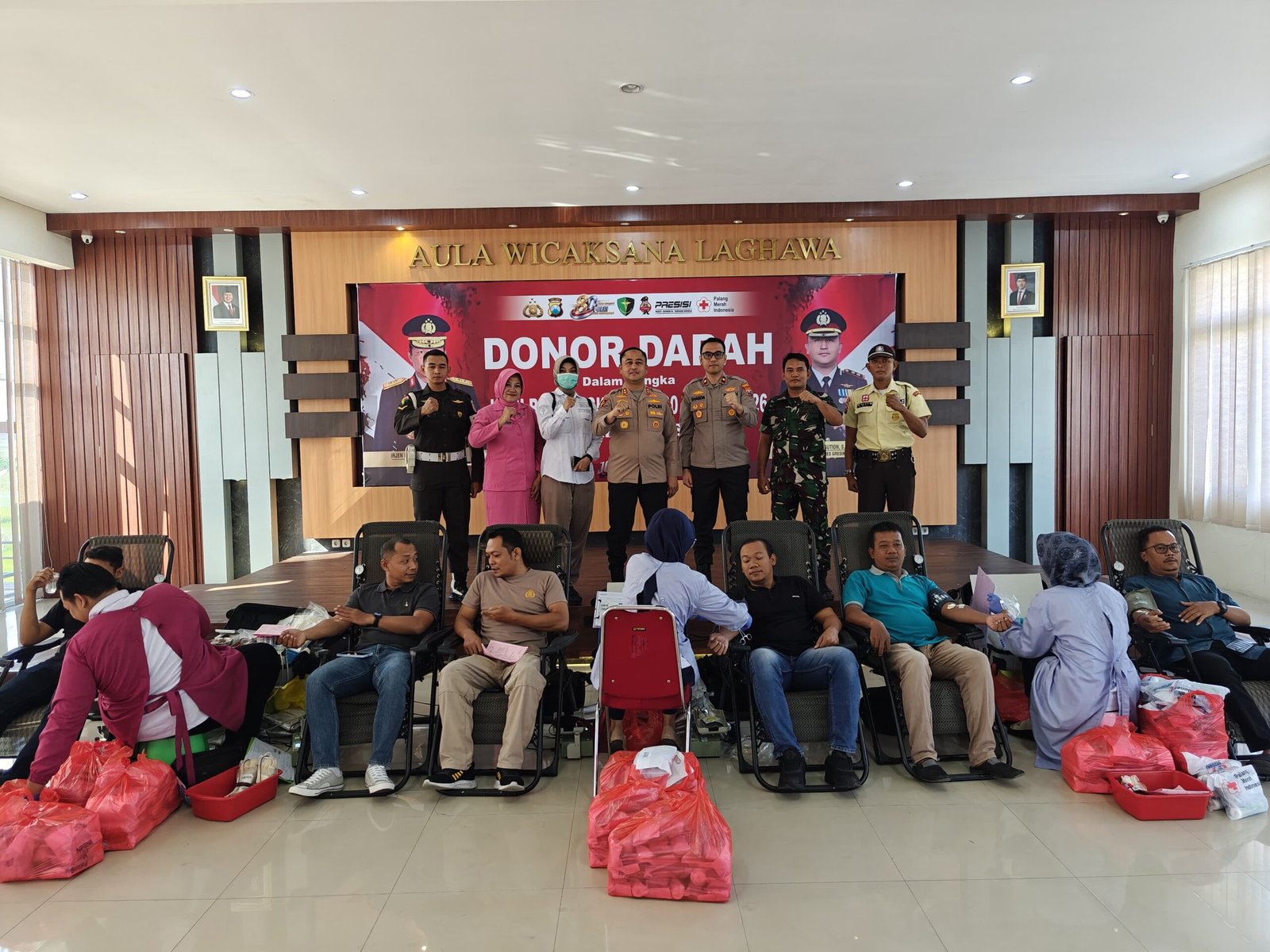 Sambut HUT Bhayangkara ke-80, Polres Gresik Bersama Kodim 0817 Gelar Aksi Sosial Donor Darah