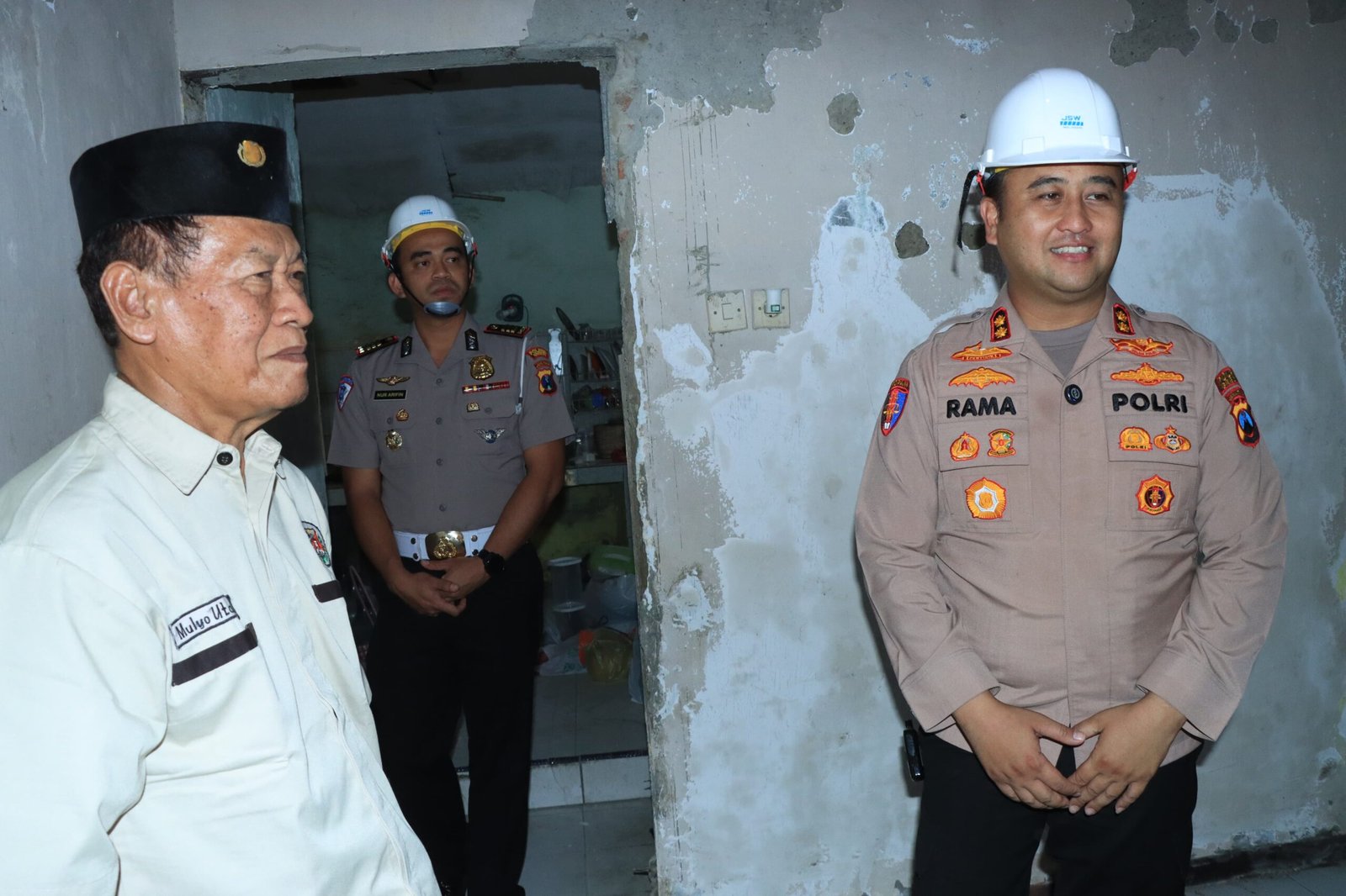 Wujud Kepedulian HUT Bhayangkara ke-80, Polres Gresik Bedah Rumah Purnawirawan Polri di Driyorejo