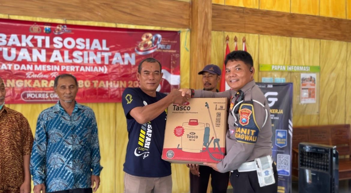 Wujud Kepedulian HUT Bhayangkara ke-80, Polres Gresik Bantu Petani di Panceng dengan Alsintan