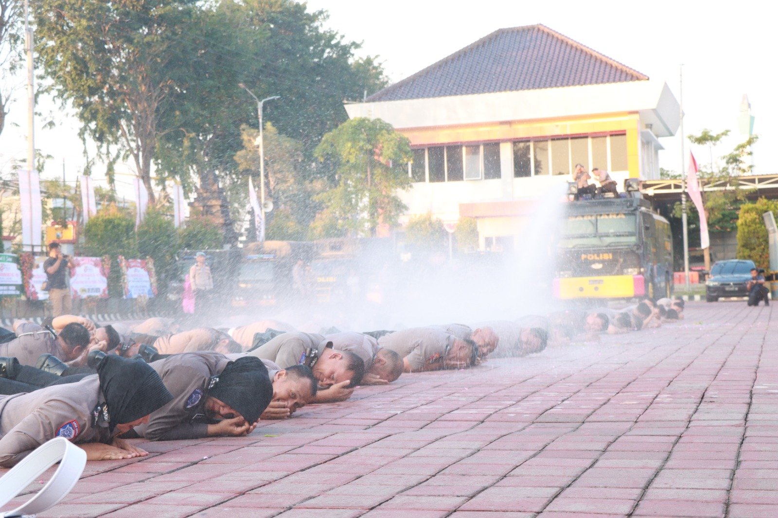 79 Personel Polri dan 3 PNS Polres Gresik Naik Pangkat, Kapolres: Layani Masyarakat dengan Hati