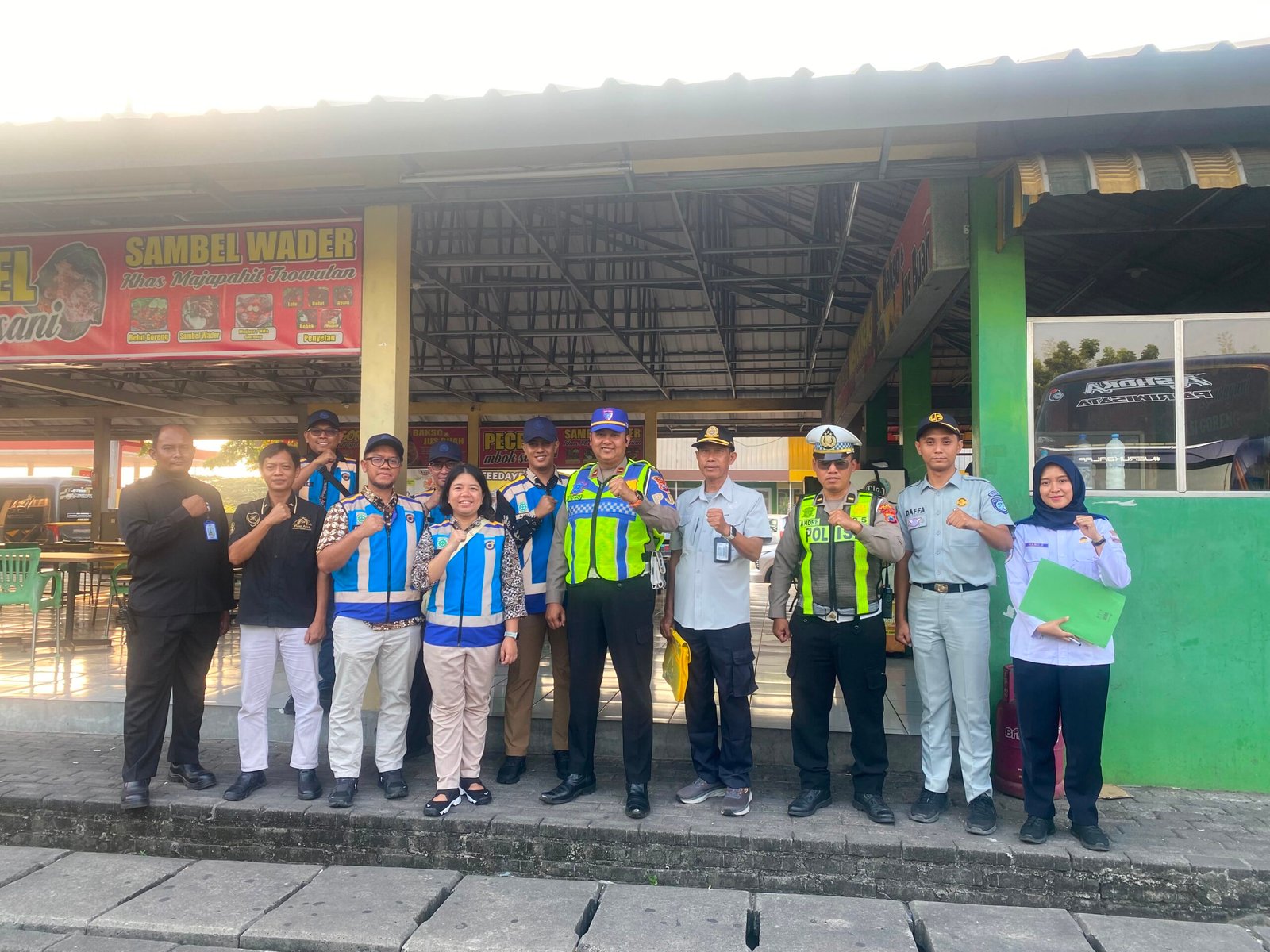 Keselamatan Penumpang Jadi Prioritas, Satlantas Polres Gresik Bersama Dirjen Hubdat Gelar Ramp Check Bus di Rest Area 726 B