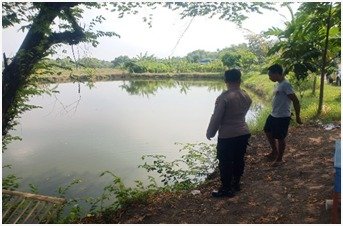 Wujud Nyata Dukungan Swasembada Pangan, Polsek Kedamean Monitoring Budidaya Ikan Warga