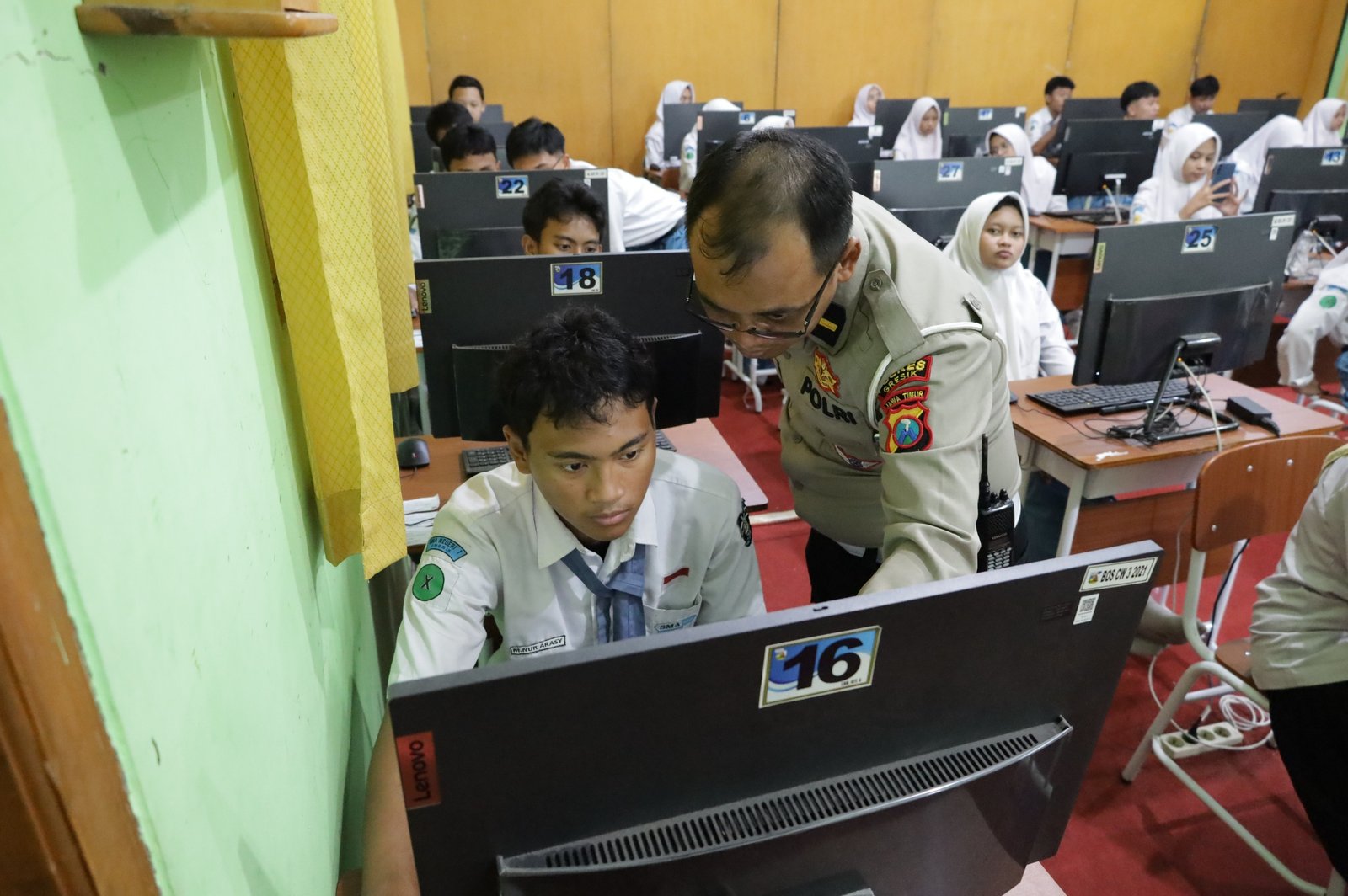 Polres Gresik Perkuat Literasi Digital, Ratusan Pelajar SMAN 1 Gresik Dapat Edukasi AI