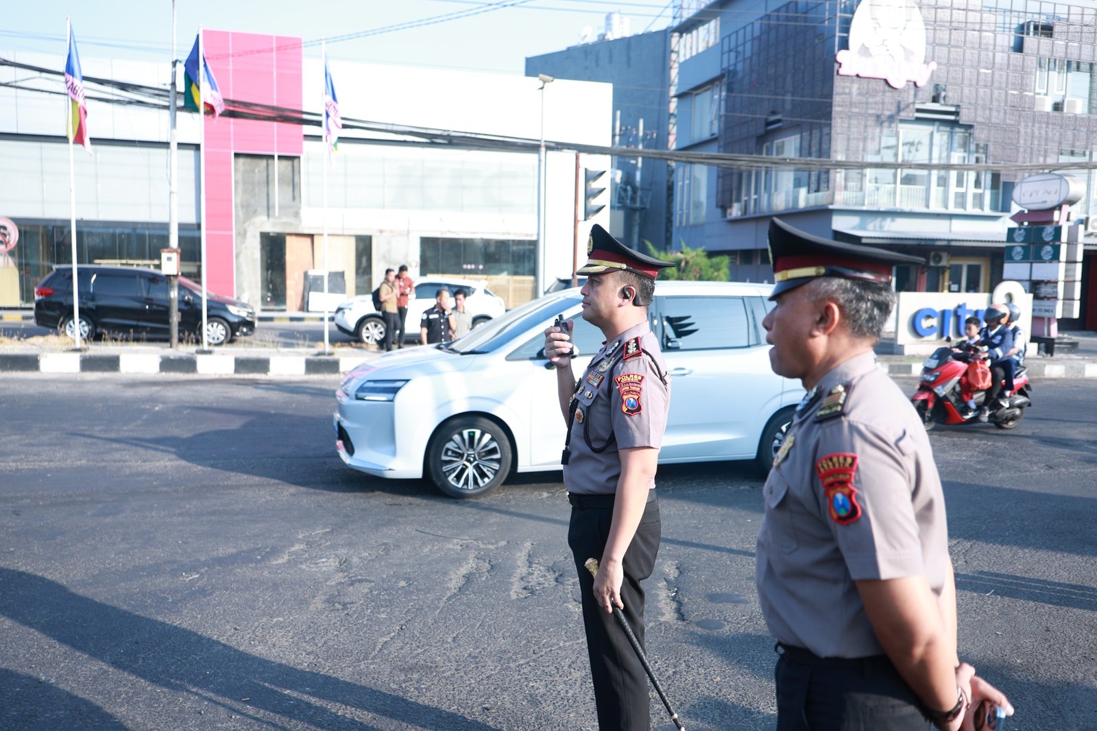 Pastikan Kelancaran Arus lalu lintas, Kapolres Gresik Turun Langsung cek personil dan Atur Lalu Lintas