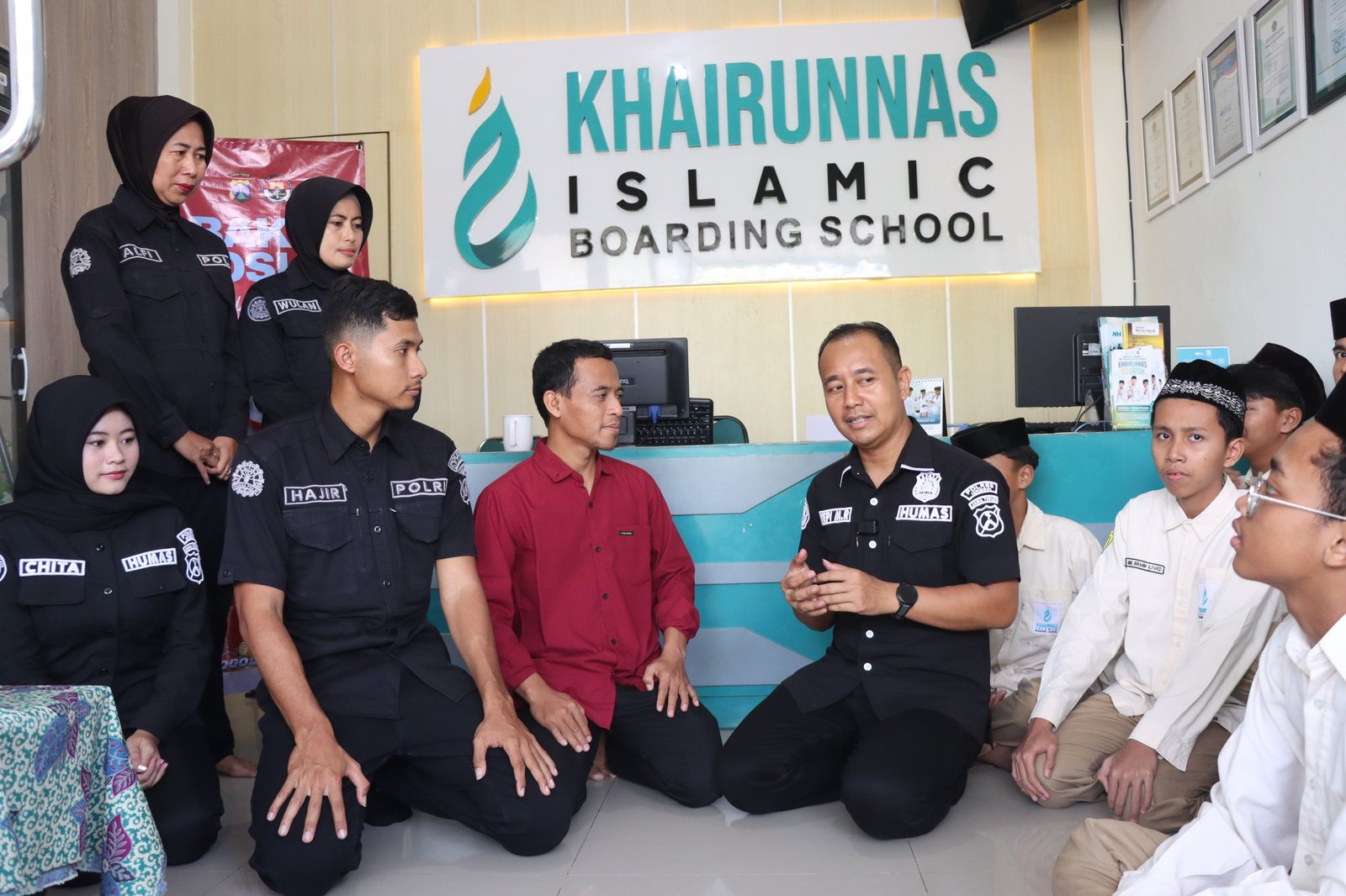 Semarak HUT ke-75 Humas Polri, Polres Gresik Salurkan Bantuan Sembako ke Panti Asuhan Nurul Hayat