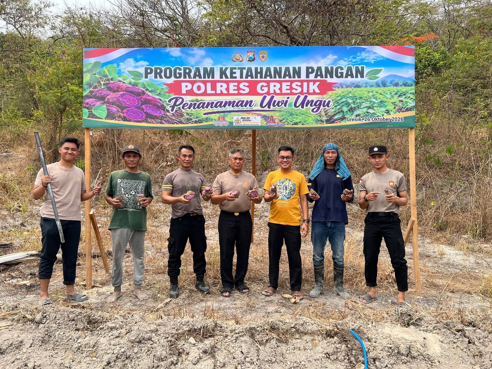 Perkuat Pekarangan Pangan Bergizi, Polres Gresik Manfaatkan Lahan Semen Indonesia